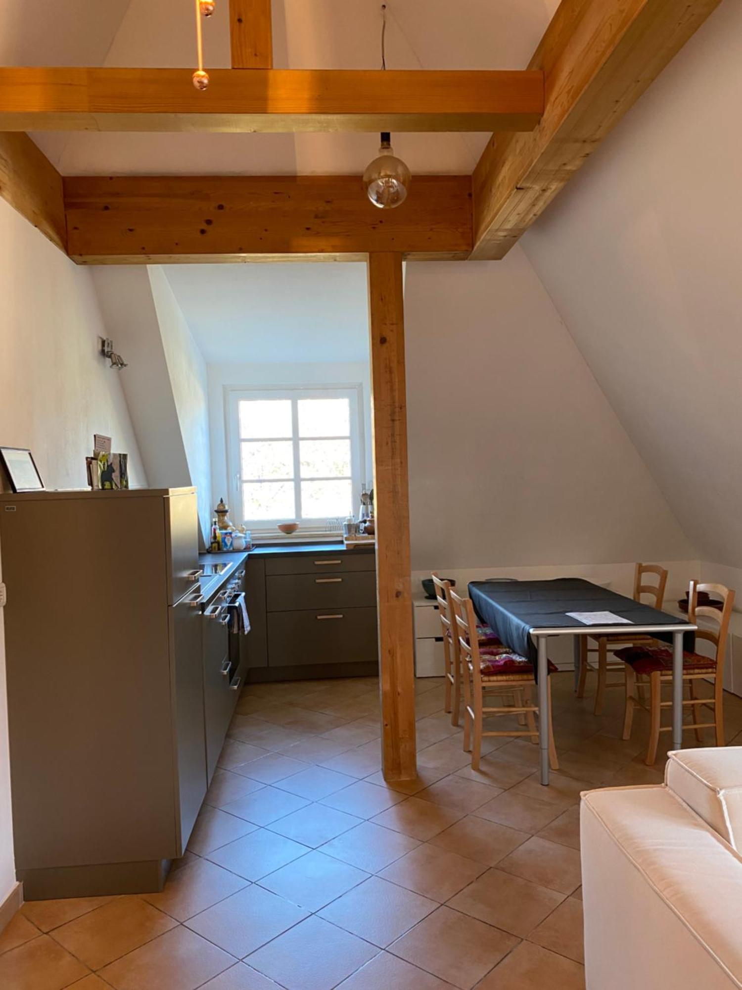 Helle Und Ruhige Dachgeschosswohnung Appartement